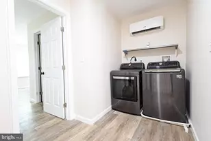 102 S Highland Ave, Baltimore, MD 21224 - Photo 15