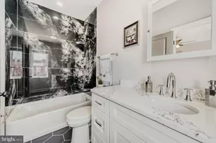 406 Lyndhurst St, Baltimore, MD 21229 - Photo 17