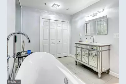 10 E Lee Street #2402, Baltimore, MD 21202 - Photo 35