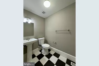 7 W Mulberry Street #01, Baltimore, MD 21201 - Photo 5