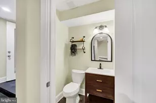 15 Branch Ln, Baltimore, MD 21201 - Photo 9