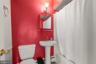 702 W Melrose Ave, Baltimore, MD 21210 - Photo 15