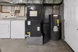 52 Upmanor Rd, Baltimore, MD 21229 - Photo 25