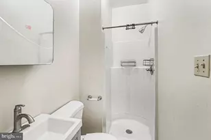 229 S Fremont Ave, Baltimore, MD 21230 - Photo 9