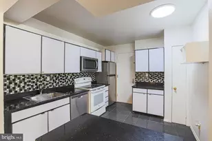 3601 Clarks Ln, Baltimore, MD 21215 - Photo 9