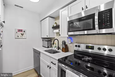 8 W Lee Street W #R69, Baltimore, MD 21201 - Photo 13