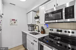 8 W Lee Street W, Baltimore, MD 21201 - Photo 13