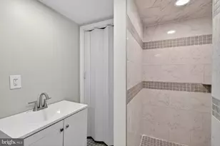 647 Charraway Rd, Baltimore, MD 21229 - Photo 39