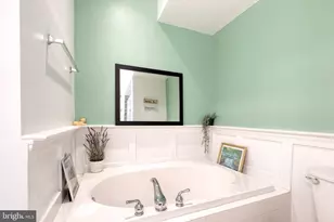 25 Yogurt Ln, Baltimore, MD 21231 - Photo 19