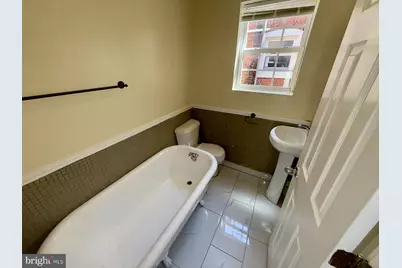 402 E 28th Street E, Baltimore, MD 21218 - Photo 11