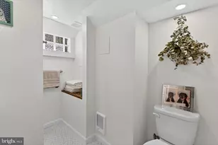 18 S Washington St, Baltimore, MD 21231 - Photo 43