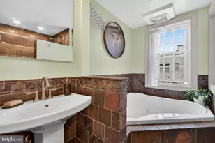 18 S Washington St, Baltimore, MD 21231 - Photo 25