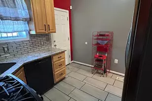 1215 N Caroline St, Baltimore, MD 21213 - Photo 11