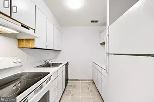 140 W Barre St, Baltimore, MD 21201 - Photo 9