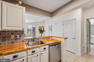23 Pierside Dr, Baltimore, MD 21230 - Photo 9