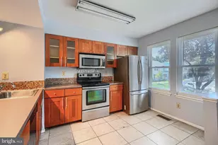 7 Cobber Ln, Baltimore, MD 21229 - Photo 3