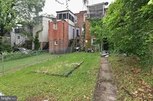 2470 Keyworth Ave, Baltimore, MD 21215 - Photo 5