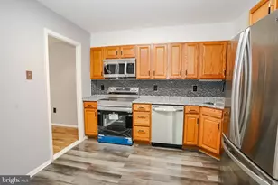3737 Clarks Ln, Baltimore, MD 21215 - Photo 13