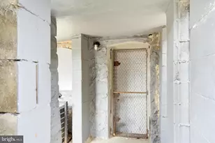 1813 N Bentalou St, Baltimore, MD 21216 - Photo 33