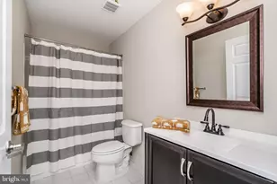 2772 Lighthouse Point E, Baltimore, MD 21224 - Photo 9