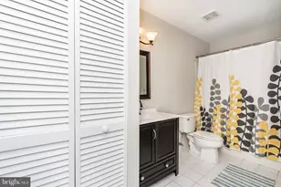 2772 Lighthouse Point E, Baltimore, MD 21224 - Photo 23