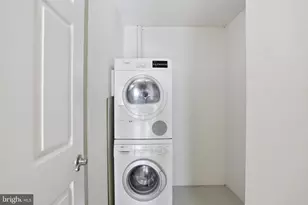 1011 Hunter St, Baltimore, MD 21202 - Photo 23