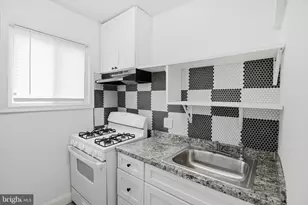 3330 Ravenwood Ave, Baltimore, MD 21213 - Photo 11