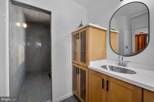 831 S Milton Ave S, Baltimore, MD 21224 - Photo 29