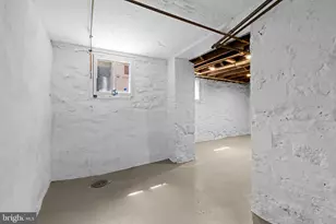516 E 39th St, Baltimore, MD 21218 - Photo 43