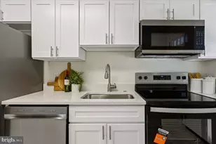 4266 Rokeby Rd, Baltimore, MD 21229 - Photo 11