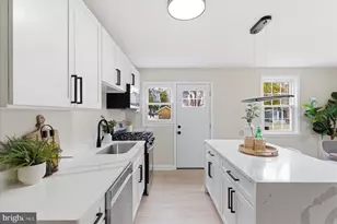 10 Mardrew Rd, Baltimore, MD 21229 - Photo 9