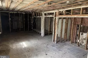 141 S Augusta Ave, Baltimore, MD 21229 - Photo 31