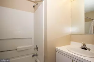 10 Lee Street W, Baltimore, MD 21201 - Photo 17