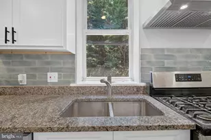 214 S Augusta Ave, Baltimore, MD 21229 - Photo 29