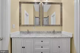 214 S Augusta Ave, Baltimore, MD 21229 - Photo 37