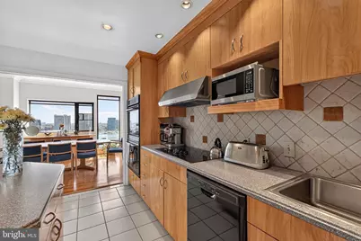 10 E Lee Street #1701, Baltimore, MD 21202 - Photo 9