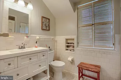 10 W Lake Avenue, Baltimore, MD 21210 - Photo 35