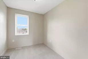 817 Wildwood Pkwy, Baltimore, MD 21229 - Photo 29