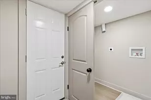 817 Wildwood Pkwy, Baltimore, MD 21229 - Photo 21