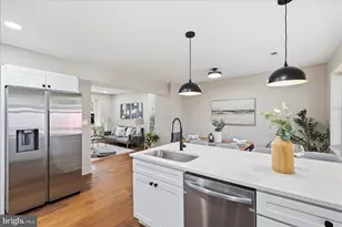 817 Wildwood Pkwy, Baltimore, MD 21229 - Photo 15