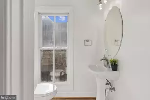 1256 Dockside Cir, Baltimore, MD 21224 - Photo 9