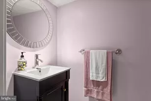 821 S Decker Ave S, Baltimore, MD 21224 - Photo 39
