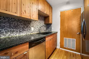 18 E Madison St, Baltimore, MD 21202 - Photo 19