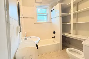 2740 N Calvert St, Baltimore, MD 21218 - Photo 11
