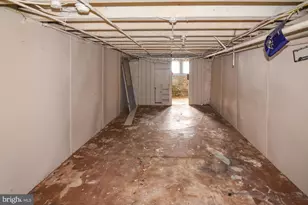 512 E 35th St, Baltimore, MD 21218 - Photo 25