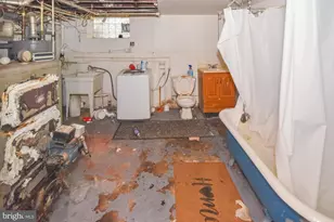 512 E 35th St, Baltimore, MD 21218 - Photo 27