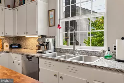 10 W Lake Avenue, Baltimore, MD 21210 - Photo 27