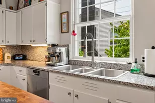 10 W Lake Ave, Baltimore, MD 21210 - Photo 27