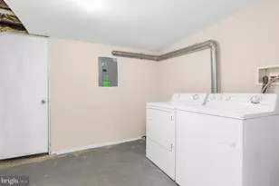 2936 E Fayette St, Baltimore, MD 21224 - Photo 29