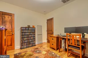 2710 N Calvert St, Baltimore, MD 21218 - Photo 33